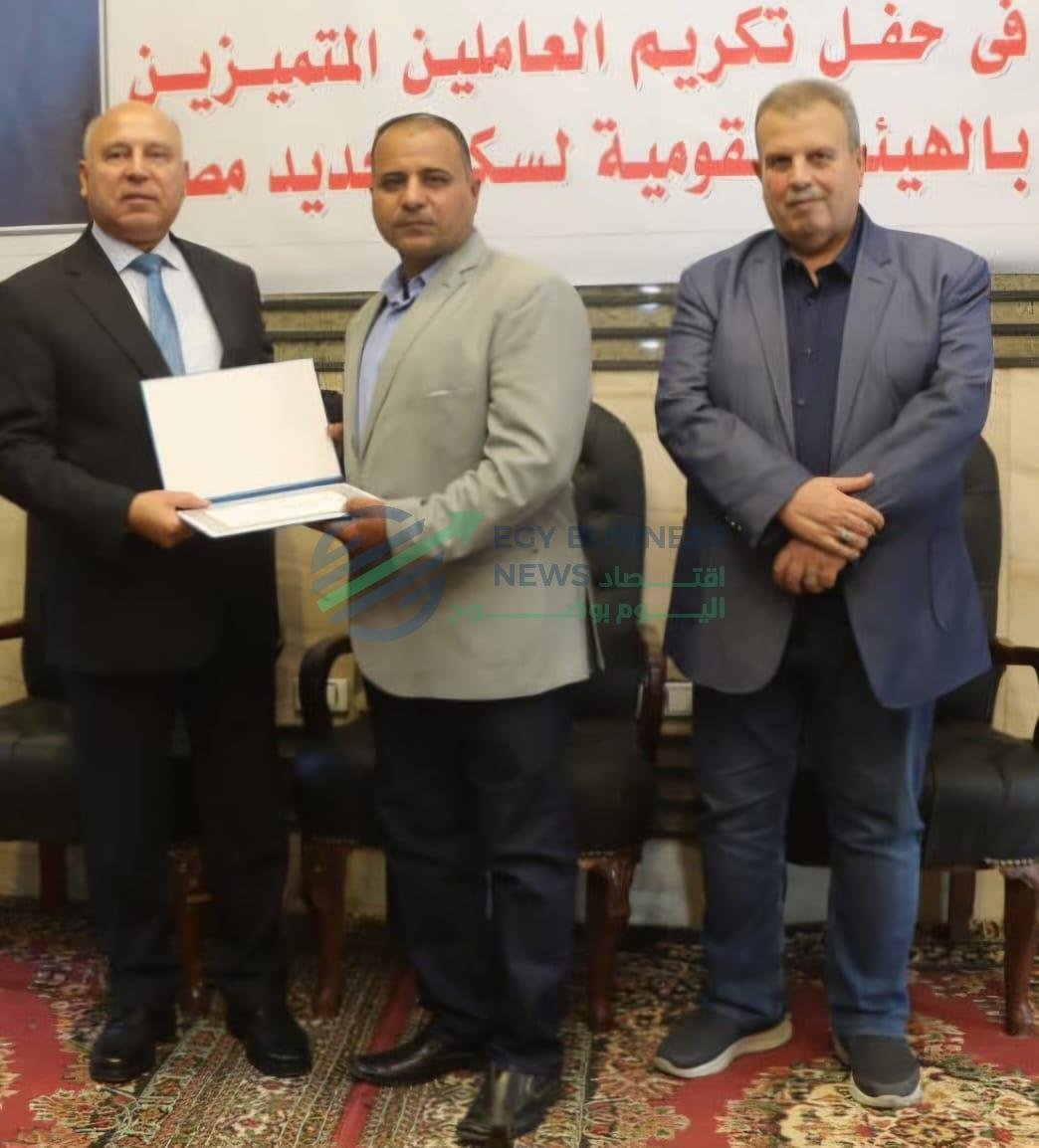 وزير النقل يكرّم 16 من العاملين بالسكة الحديد لإنقاذهم أرواح المواطنين ومنع حوادث محققة - إيجي بيزنس 374 b7cacc - إيجي بيزنس